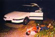 Mrtvý Štefan Janda a jeho rozstřílené auto.