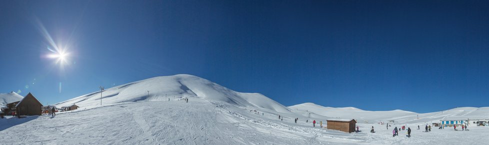Nejvyhlášenějším řeckým lyžařským a snowboardovým resortem je Kajmakčalan (2528 m n. m.) na severu země.