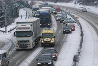 Sníh loni zaskočil Ťoka. Silničáři jsou letos připraveni lépe, věří ministr Kremlík