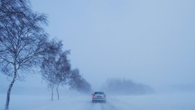 Vítr a sněžení dávají již druhý den šoférům na Vysočině pořádně zbrat
