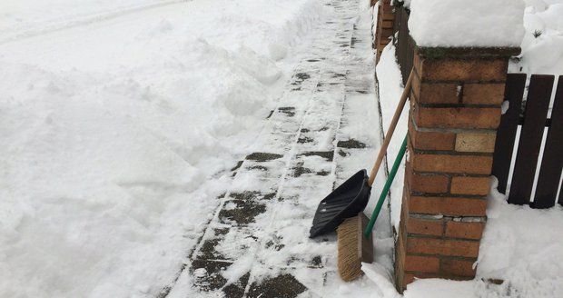 Sníh v Česku zabíjel: 3 lidé dostali při odklízení infarkt, 2 ho nepřežili