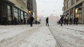 Kdepak ledovka, lidem vadily hromady sněhu! Chirurgie i tak hlásí dvojnásobek úrazů