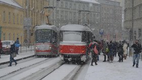 Tramvaje a trolejbusy v Brně zimu nezvládají, mají velkou poruchovost.