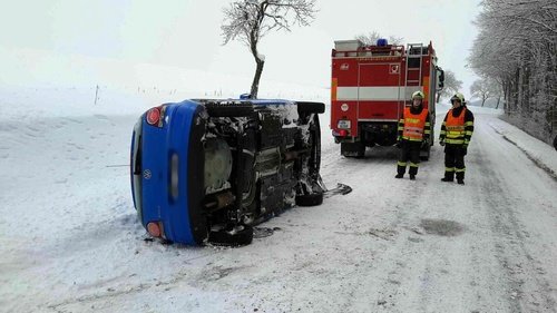 Středeční nevyzpytatelné počasí se podepsalo i pod tuto nehodu u Otnice na Vyškovsku