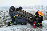 Sníh zasypal jižní Moravu: Hasiči a policisté se nezastavili a bude ještě hůř! Čeká se chumelenice