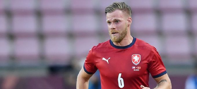 Kalas před cestou tam, kde se na rasismus nahlíží jinak: Nesuďte podle klekání! Kalas před cestou tam, kde se na rasismus nahlíží jinak: Nesuďte podle klekání!