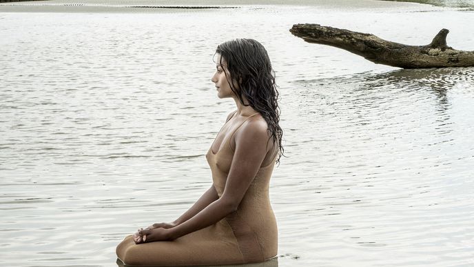 Kalendář Pirelli pro rok 2025 (Simone Ashley) Kalendář Pirelli pro rok 2025 (Simone Ashley)