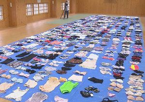 Muž zatčen za krádež. Doma našli 730 kusů ženského spodního prádla