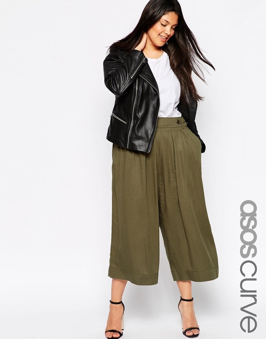 Asos.com, cca 350 Kč