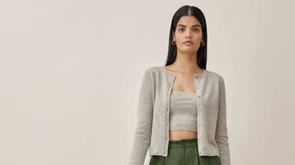 Podzimní kalhoty: 4 trendy styly, které se teď nosí místo džín