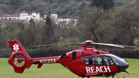 Střelec v kalifornském domově pro veterány a tři rukojmí byli nalezeni mrtví.