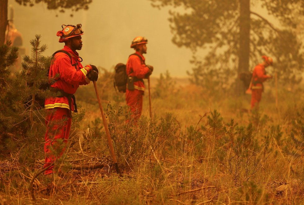 Ničivé požáry v Kalifornii (srpen 2021) Ničivé požáry v Kalifornii (srpen 2021)