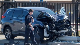 Do skupiny policejních rekrutů najelo auto. Pět jich je vážně zraněných, došlo i na amputace