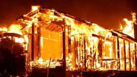 Kalifornii zasáhly masivní požáry