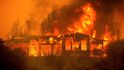 Kalifornii zasáhly nejhorší požáry v historii