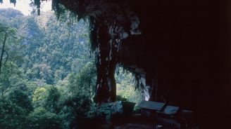 Labyrint se zásobou trusu. To je unikátní soustava jeskyní Niah na ostrově Kalimantan