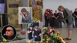 Zásadní momenty pohřbu muzikanta Jana Kaliny (†58): Kolaps herečky Štěpánové, vzkaz od maminky a pláč u rakve!  