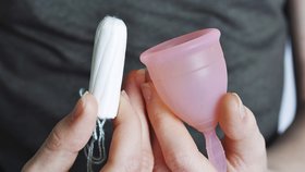 Jako bezodpadová alternativa k tamponům vychází menstruační kalíšek lépe