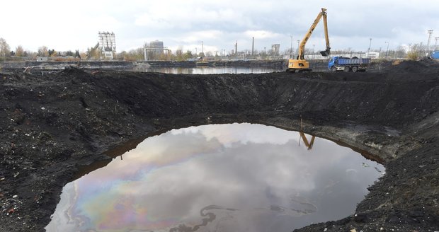 V Ostravě začala další etapa likvidace jedné z největších ekologických zátěží v České republice. V areálu lagun po chemičce Ostramo se, po téměř 6leté pauze, opět rozběhly přípravné práce na odstranění zbylých 91 tisíc tun kalů.