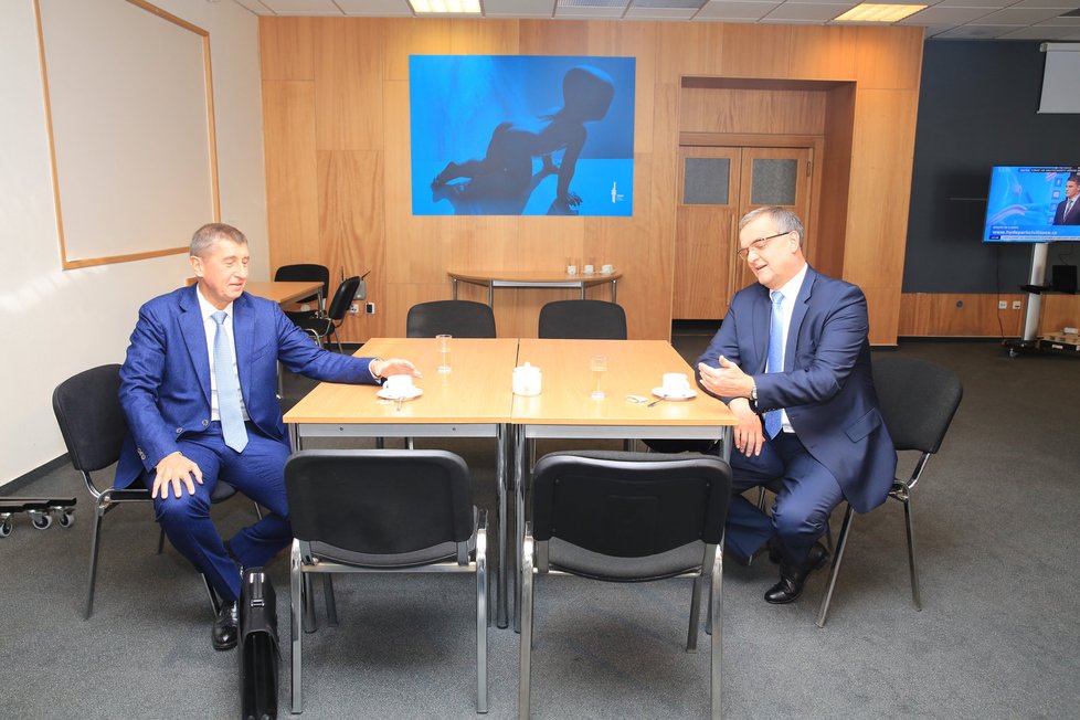 2015: Andrej Babiš a Miroslav Kalousek se připravují na debatu v OVM.