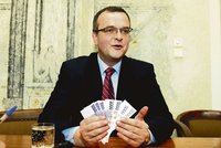 Kalousku, nemáme ani na housku! Vzkazují čtenáři Blesk.cz ministrovi