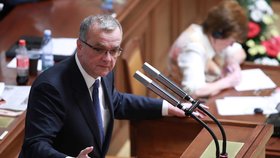 Mezi řečníky na schůzi Poslanecké sněmovny k nedůvěře vládě nechyběl ani projev šéfa poslaneckého klubu TOP 09 Miroslava Kalouska