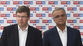 Šéf TOP 09 Jiří Pospíšil (vlevo) a jeho předchůdce Miroslav Kalousek