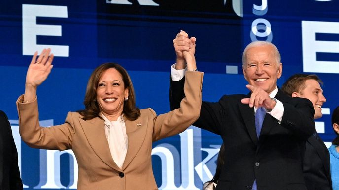Joe Biden a Kamala Harrisová v rámci předvolební kampaně. Joe Biden a Kamala Harrisová v rámci předvolební kampaně.