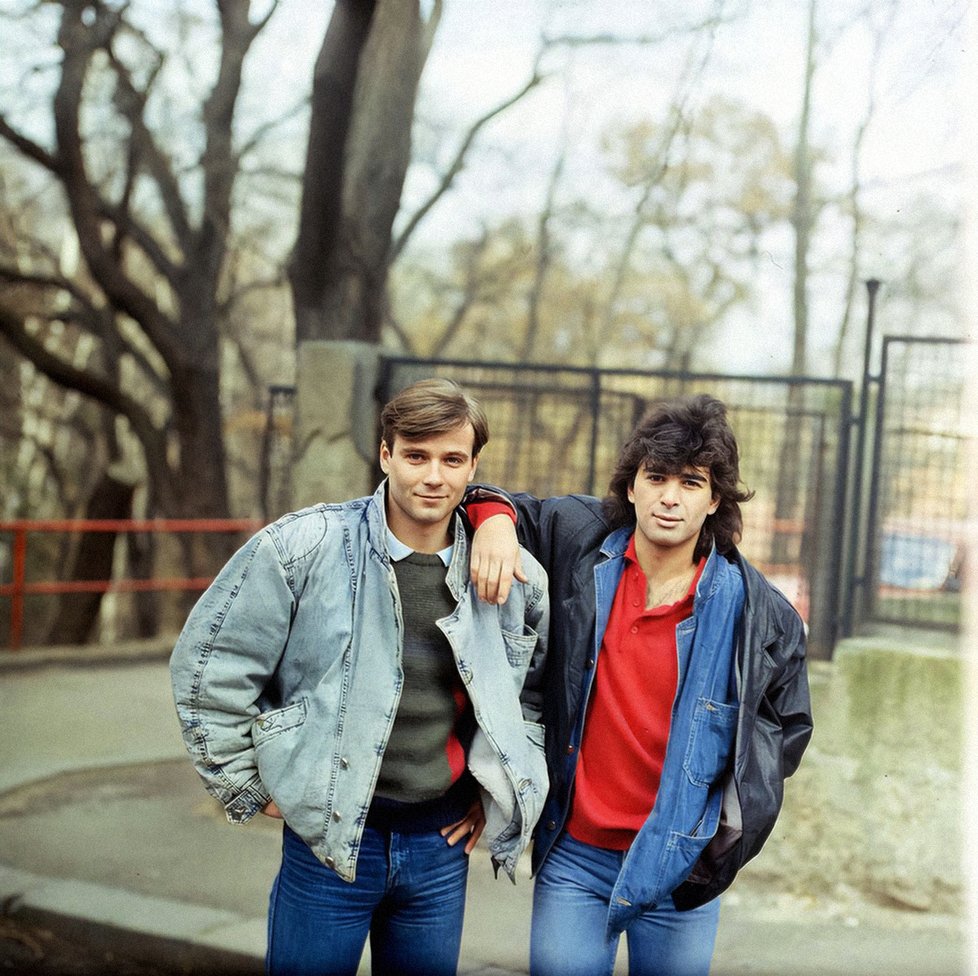 Podobné fotografie visely snad v každém dívčím pokojíčku od roku 1982, kdy si Vaculík s Tofim zahráli ve filmu Vítr v kapse.