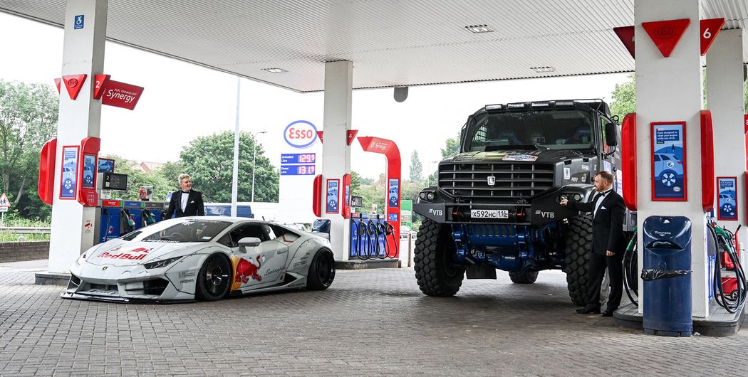 Závod Kamazu s Lamborghini? Red Bull spáchal další parádní šílenost