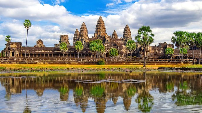 SYMBOL. Silueta centrálního chrámu Angkor Wat se dostala i na kambodžskou vlajku.