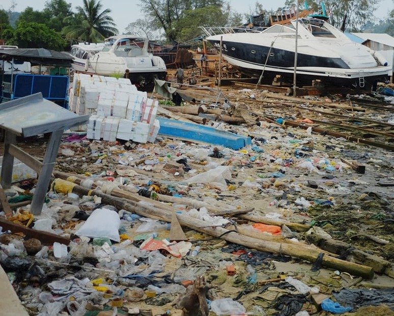 Zbytek provincie Sihanoukville se topí v odpadcích.