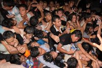Panika v Kambodži: Nejméně 339 mrtvých