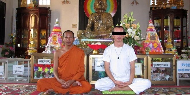 Wendi při meditacích k chrámu