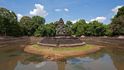 Neak Pean: Umělý ostrůvek Neak Pean se nachází na severní straně komplexu Angkor, uprostřed obdélníkové vodní plochy Džajatataka, jednoho z mnoha vodních útvarů známých jako baray a typických pro khmerskou architekturu. Na ostrůvku stojí buddhistický chrám postavený za vlády Džajavarmana VII. na přelomu dvanáctého a třináctého století. Chrám původně zřejmě sloužil k lékařským účelům – někteří historikové zastávají názor, že Neak Pean reprezentuje mytické jezero Anavatapta v Himálaji, jehož voda je údajně schopná vyléčit všechny nemoci.