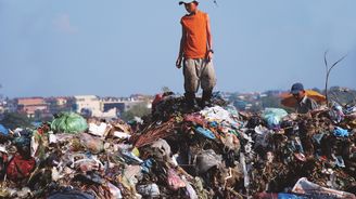 Lepší život díky odpadu. To je realita mnoha chudých kambodžských rodin