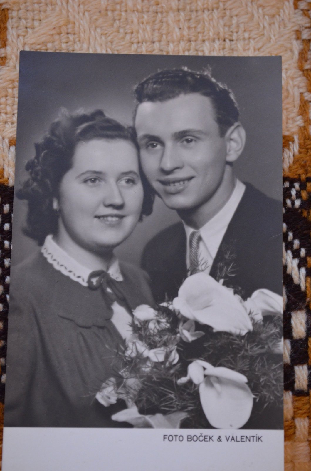 21. leden 1950 -  Alenka a Rudolf si řekl »ano« na nové radnici v Ostravě. V kytici měla nevěsta kaly a bramboříky