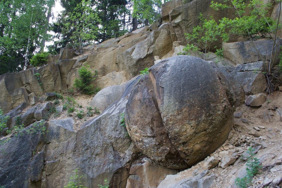 Kamenné gule (koule) v Megoňkách