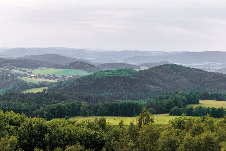 Nejznámější české kamenné varhany se jmenují Panská skála a proslavila je pohádka o pyšné princezně.