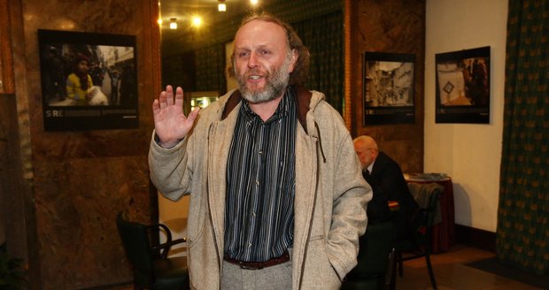 Jaroslav Dušek zdravil novináře a ostatní hosty.