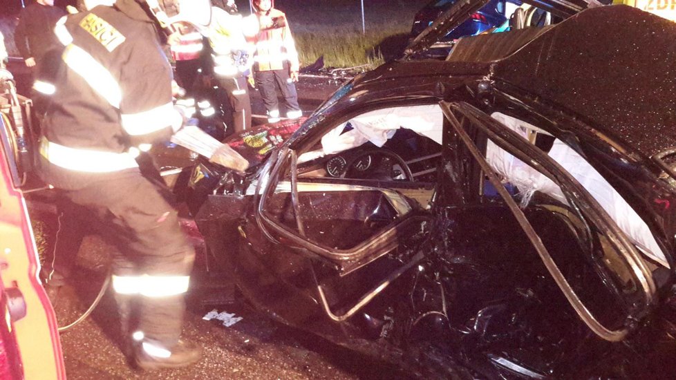 Při nehodě u Kamenného Újezdu zemřel řidič BMW na místě. Jeho spolujezdec zemřel v nemocnici po necelém týdnu