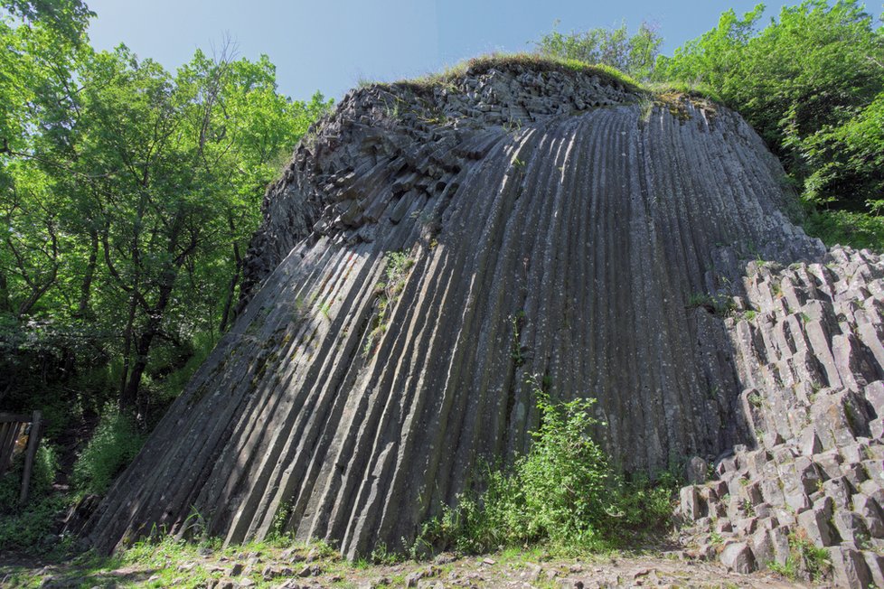 Kamenný vodopád pod hradem Šomoška