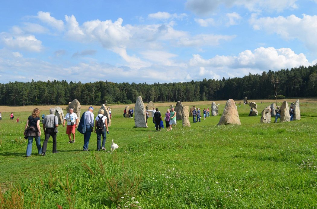 Stonehenge v Holašovicích je vyhledávanou atrakcí. Poblíž této keltské svatyně leží i obří menhir.