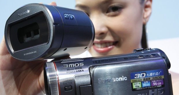 Nová kamera Panasonic umí natáčet ve 3D formátu.