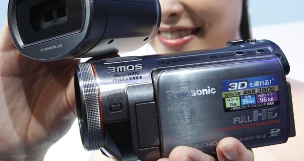 Nová kamera Panasonic umí natáčet ve 3D formátu.