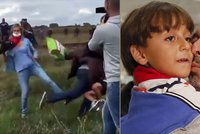 Kameramanka podkopla uprchlíkovi se synem v náručí nohy, teď získali oba nový domov