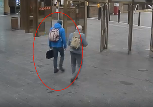 Agresor napadl dva muže v metru kvůli odlišné sexuální orientaci.