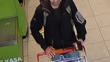 Chytil příležitost za pačesy. Zloděj šlohl platební terminál za 15 tisíc. Poznáváte ho?