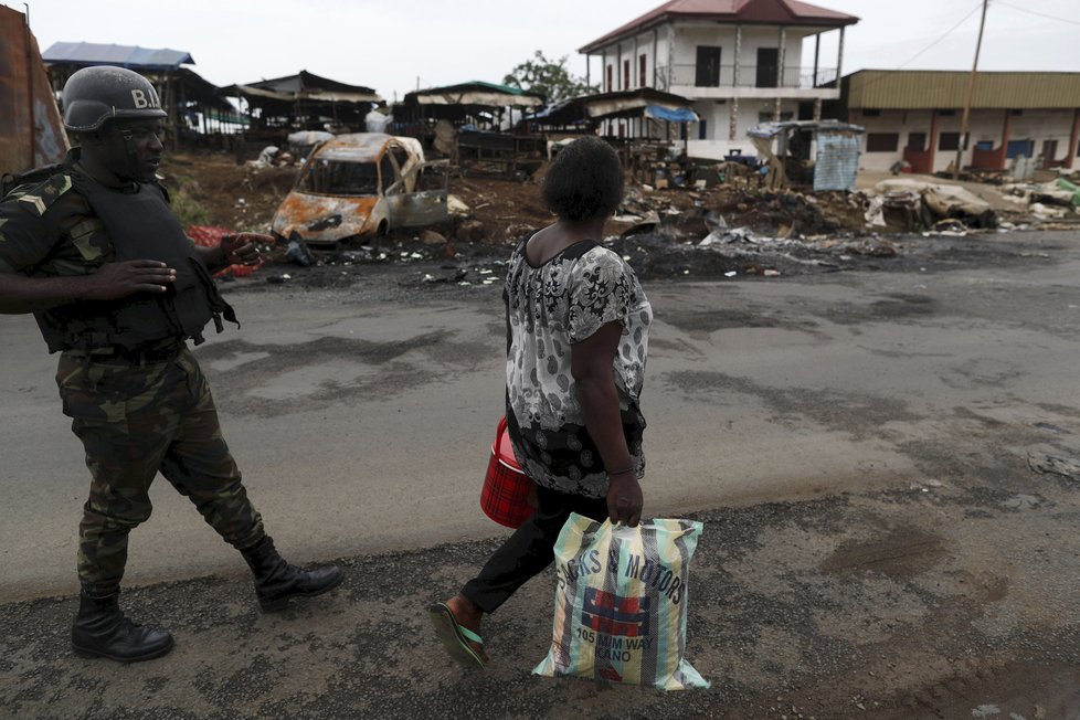 Kamerun řeší problém s ozbrojenými separatisty.