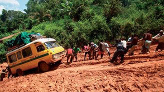 Dobrodružná cesta pralesem aneb Týden pekla na transkamerunské dálnici